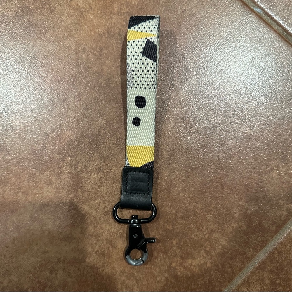 Thread Wallets Wrist Keychain Lanyard - Picture 5 of 5